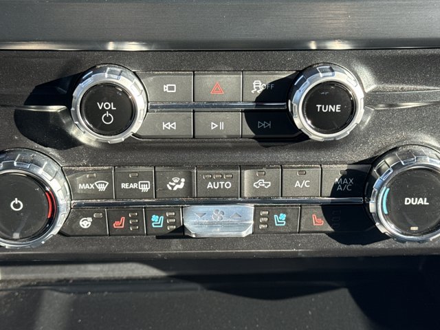 Used 2025 Ford F250 Lariat w/ Black Appearance Package AWD/4WD image 19