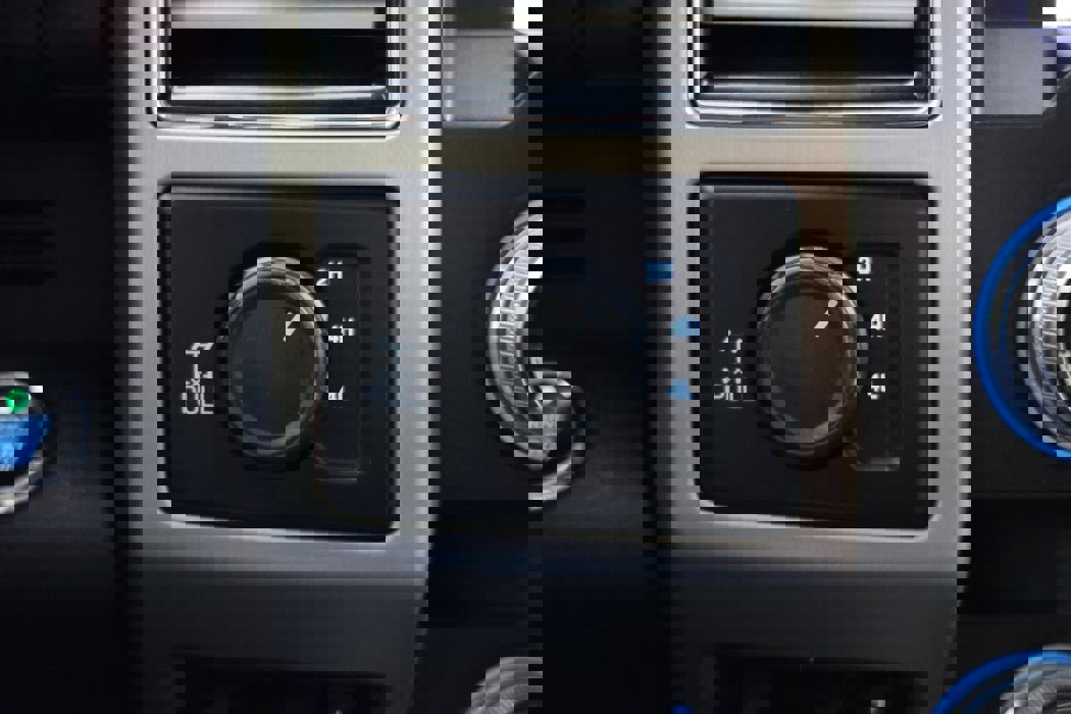 Used 2020 Ford F350 Platinum w/ FX4 Off-Road Package image 18