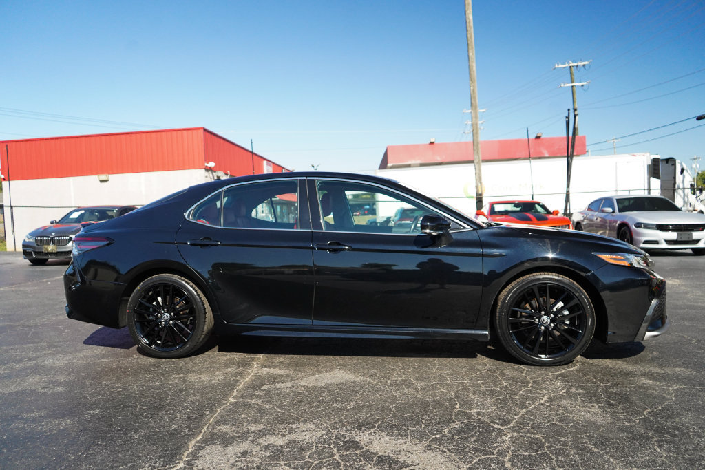 Used 2024 Toyota Camry XSE FWD image 2