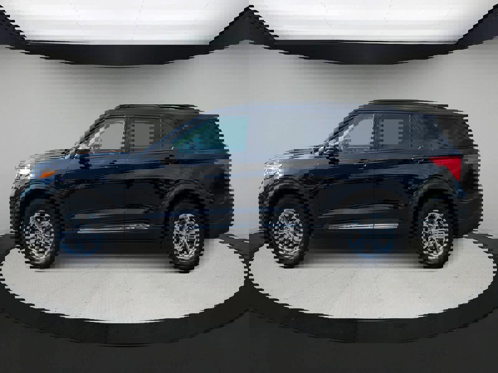 Used 2023 Ford Explorer XLT w/ Equipment Group 202A image 5