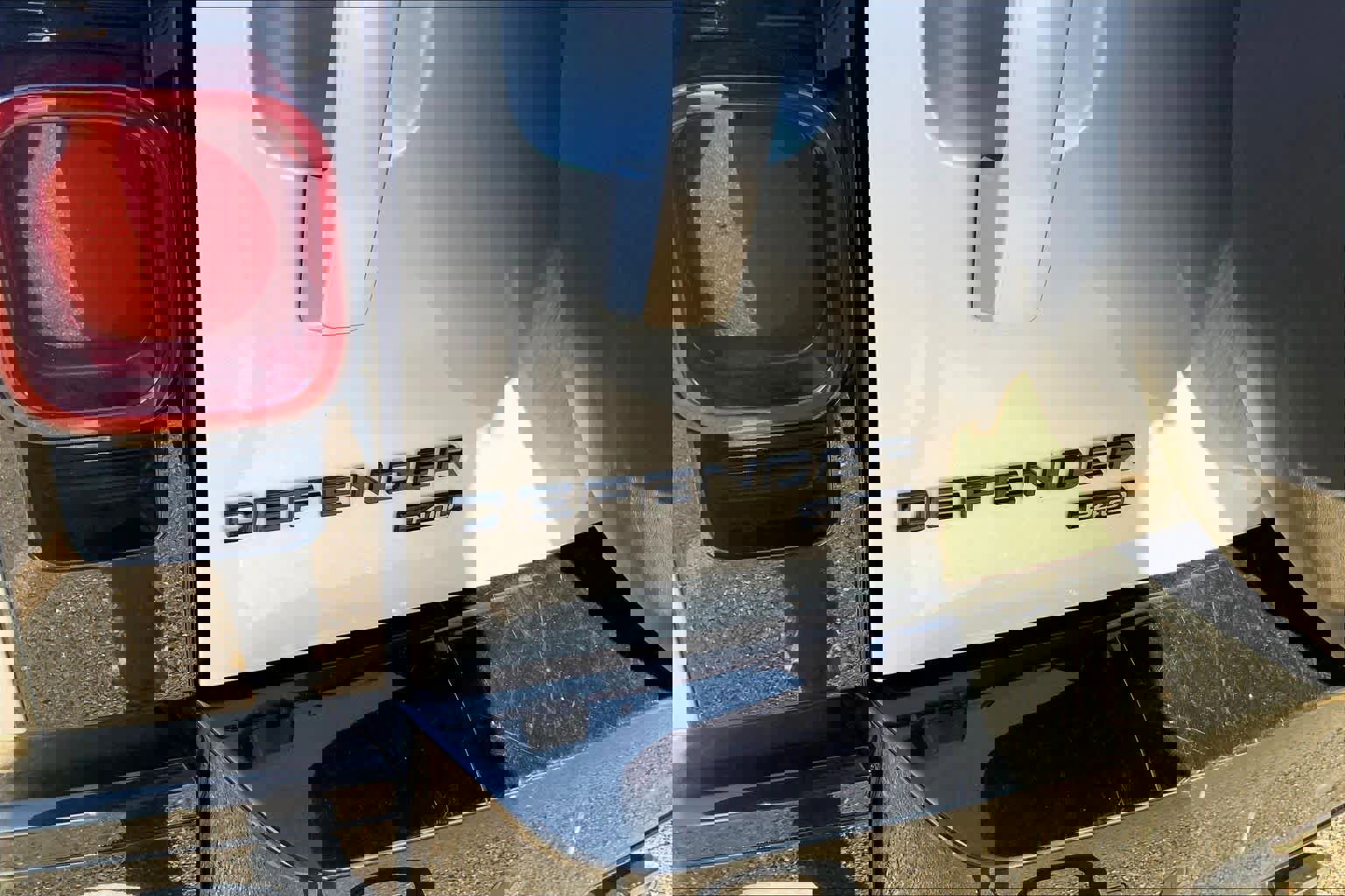 Certified 2023 Land Rover Defender 130 X-Dynamic SE image 17