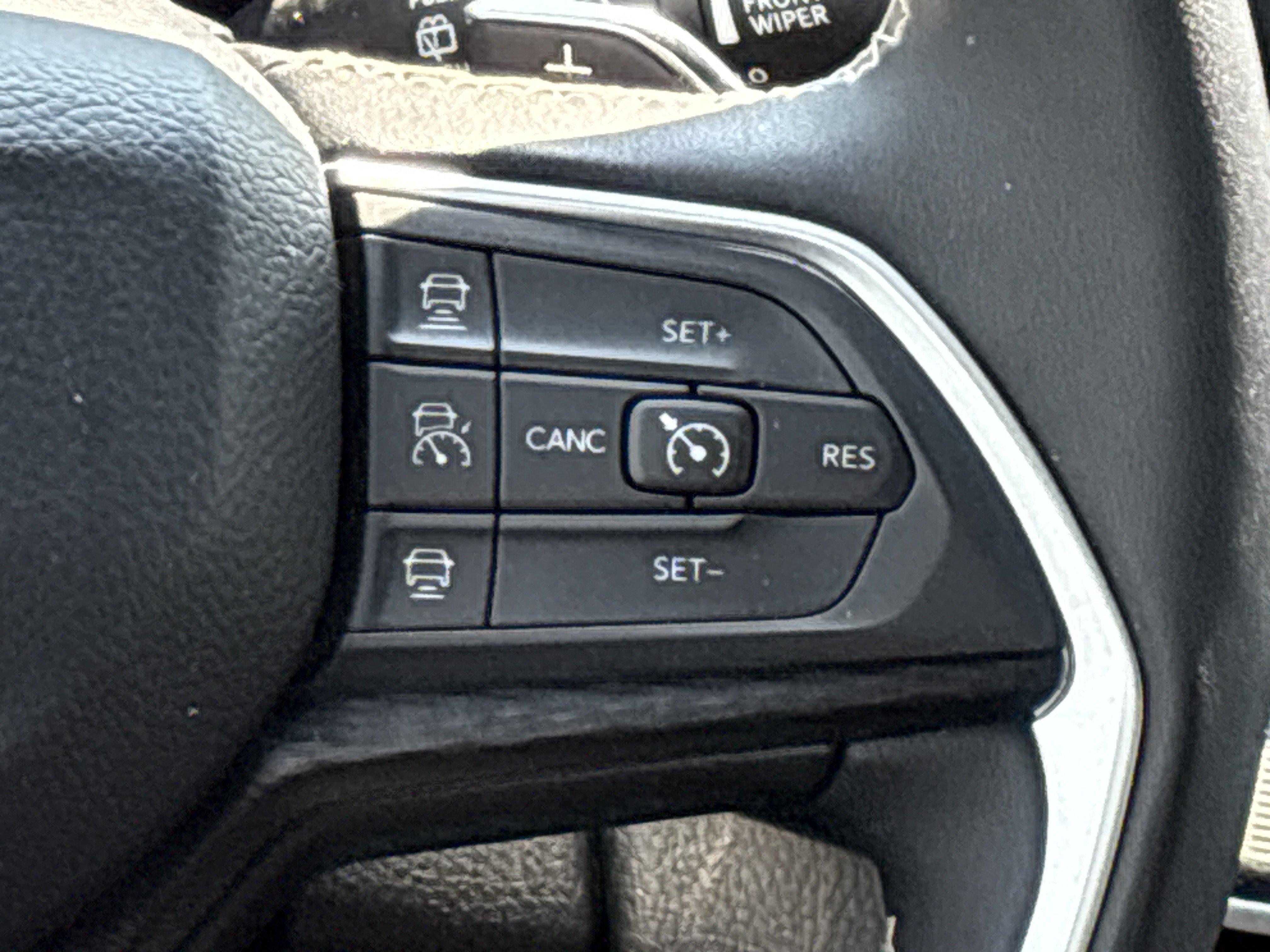 Used 2025 Jeep Grand Cherokee Altitude AWD/4WD image 23