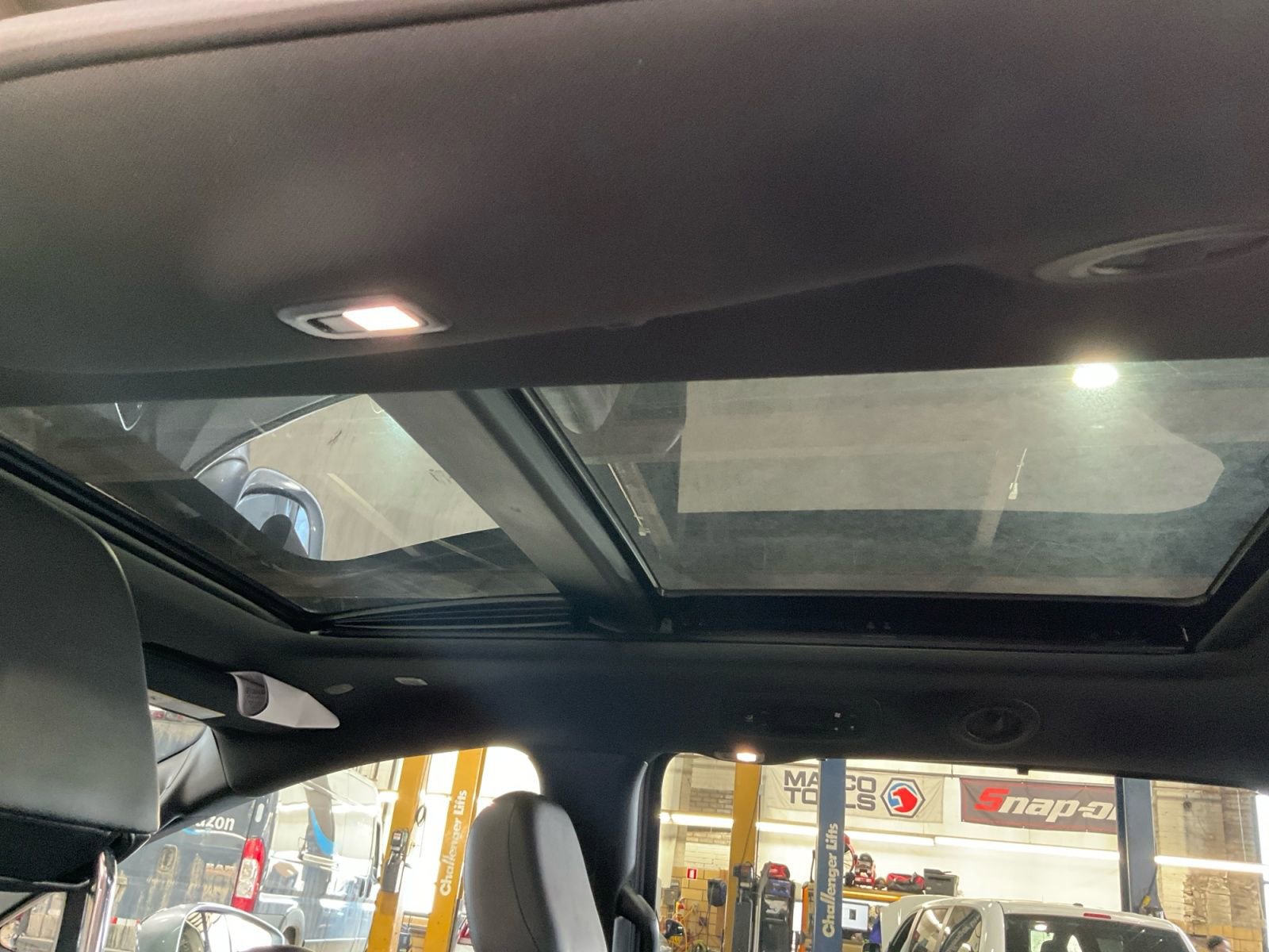 Used 2020 Chrysler Pacifica Limited image 17