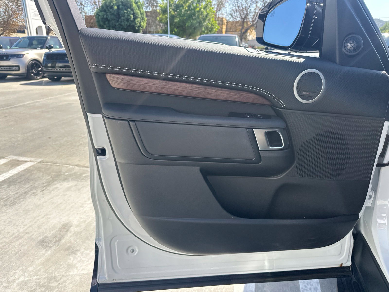 Certified 2026 Land Rover Discovery Dynamic SE AWD/4WD image 9