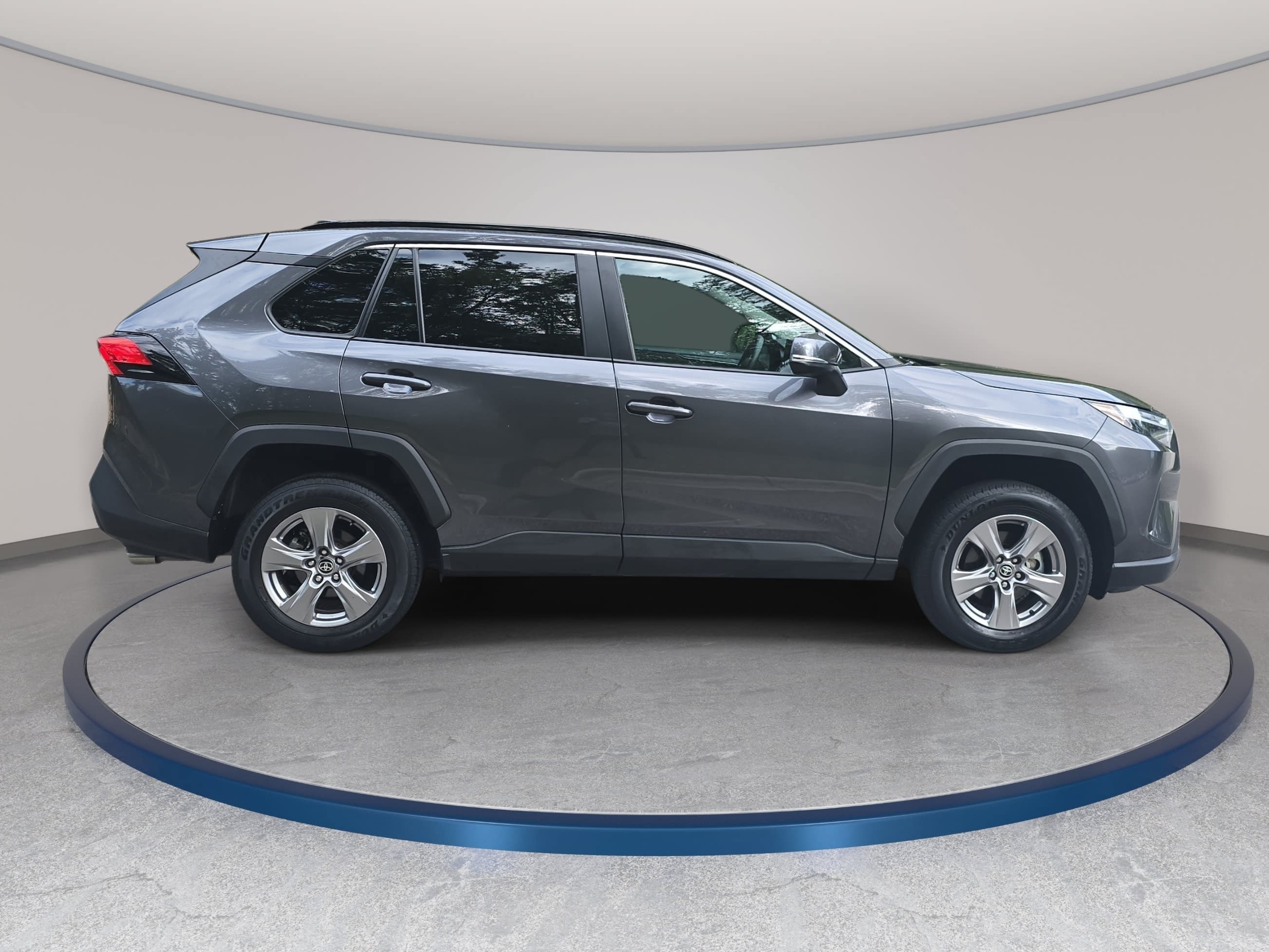 Used 2025 Toyota RAV4 XLE FWD image 4