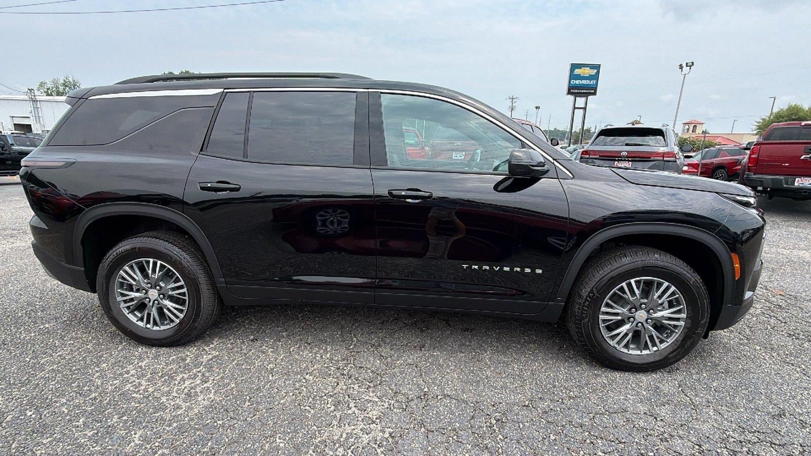 New 2026 Chevrolet Traverse LT FWD image 7