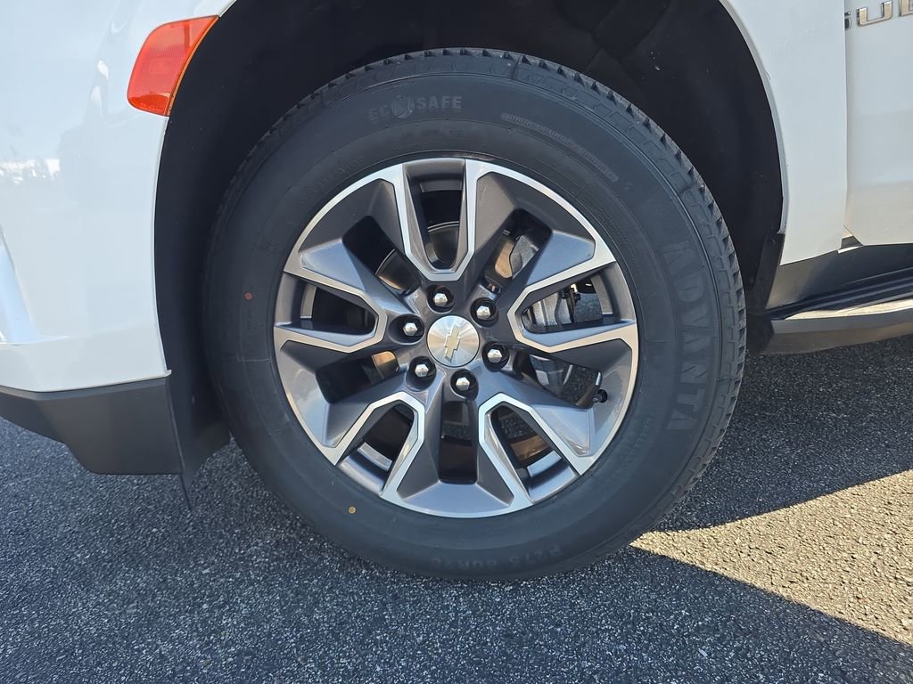 Used 2022 Chevrolet Suburban LT w/ Luxury Package RWD image 30