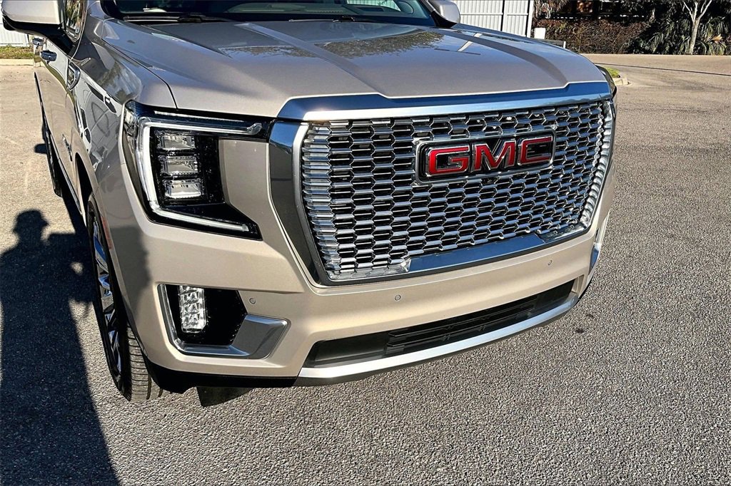 Used 2021 GMC Yukon Denali w/ Denali Premium Package image 11