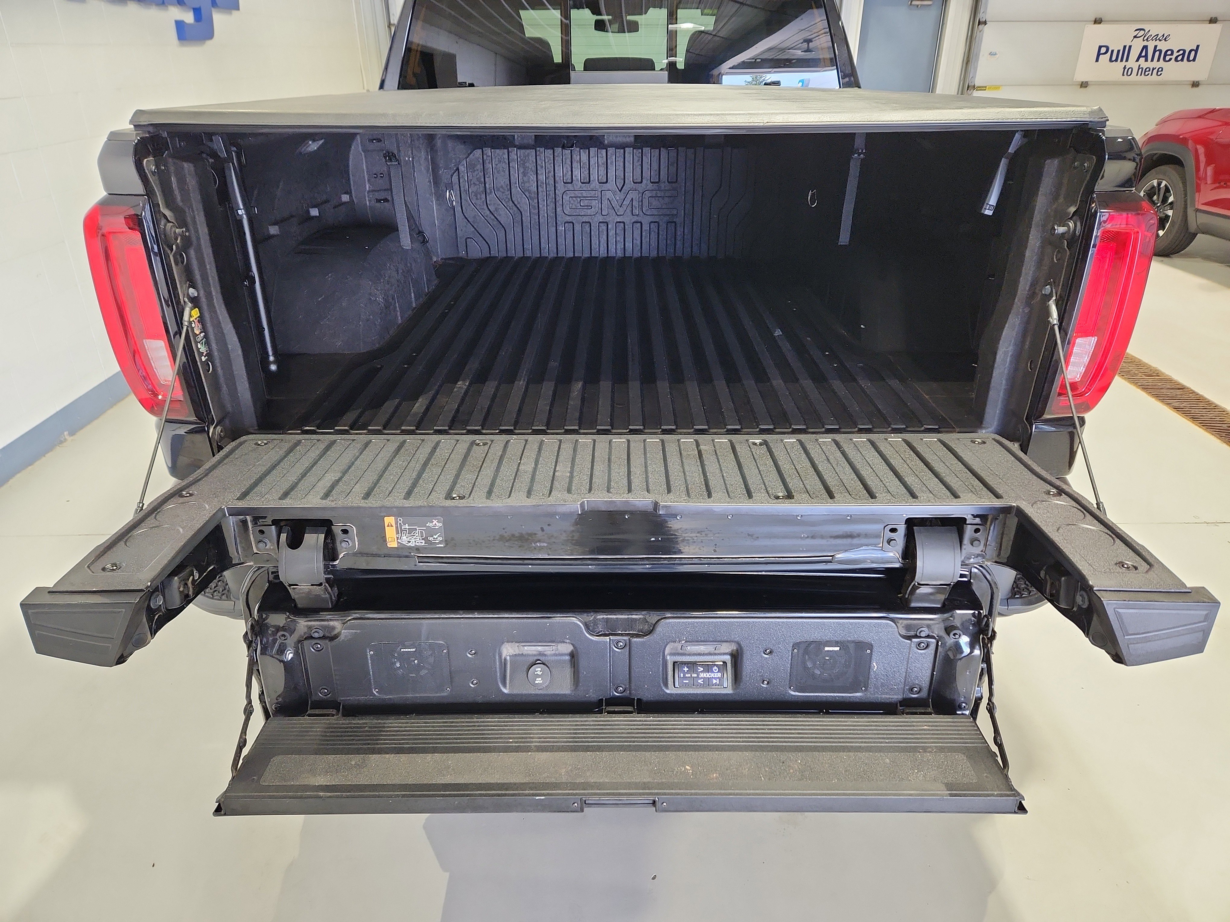 Certified 2022 GMC Sierra 1500 AT4 w/ AT4 Premium Package image 27