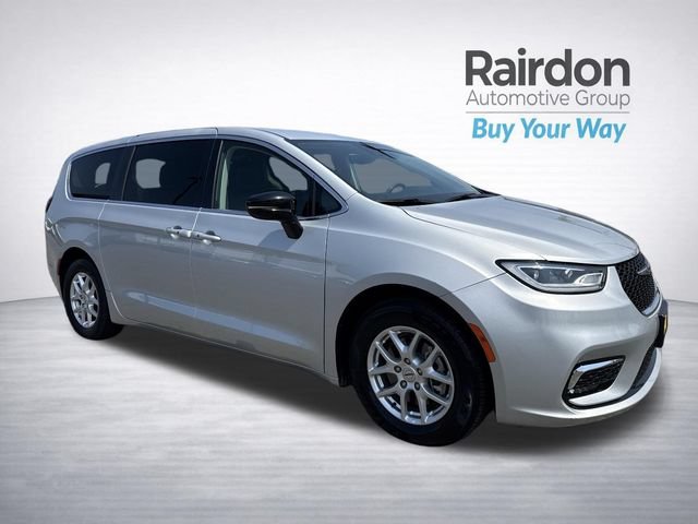 Used 2024 Chrysler Pacifica Touring-L FWD image 1