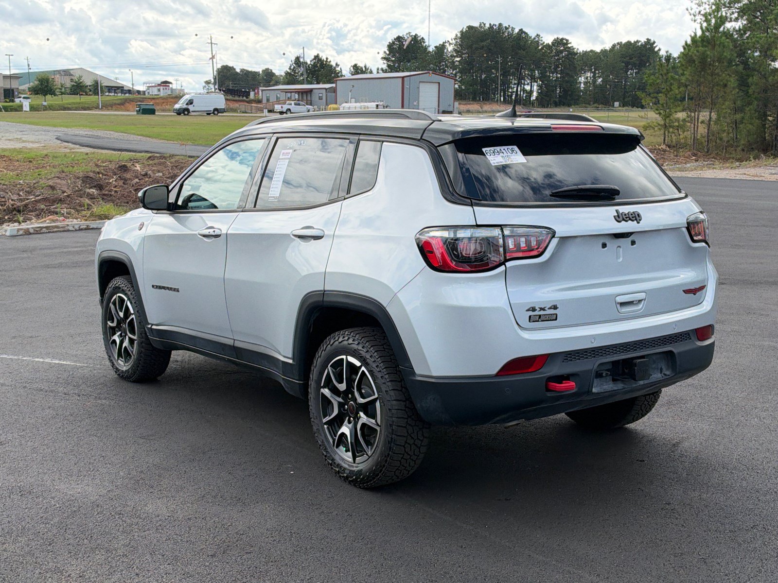 Used 2025 Jeep Compass Trailhawk w/ Trailhawk Convenience Group AWD/4WD image 7