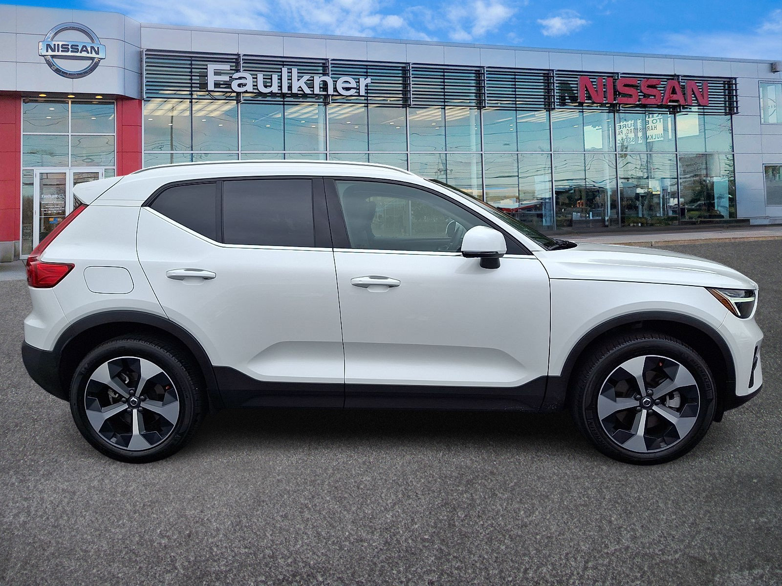 Used 2025 Volvo XC40 B5 Core w/ Protection Package Premier AWD/4WD image 7