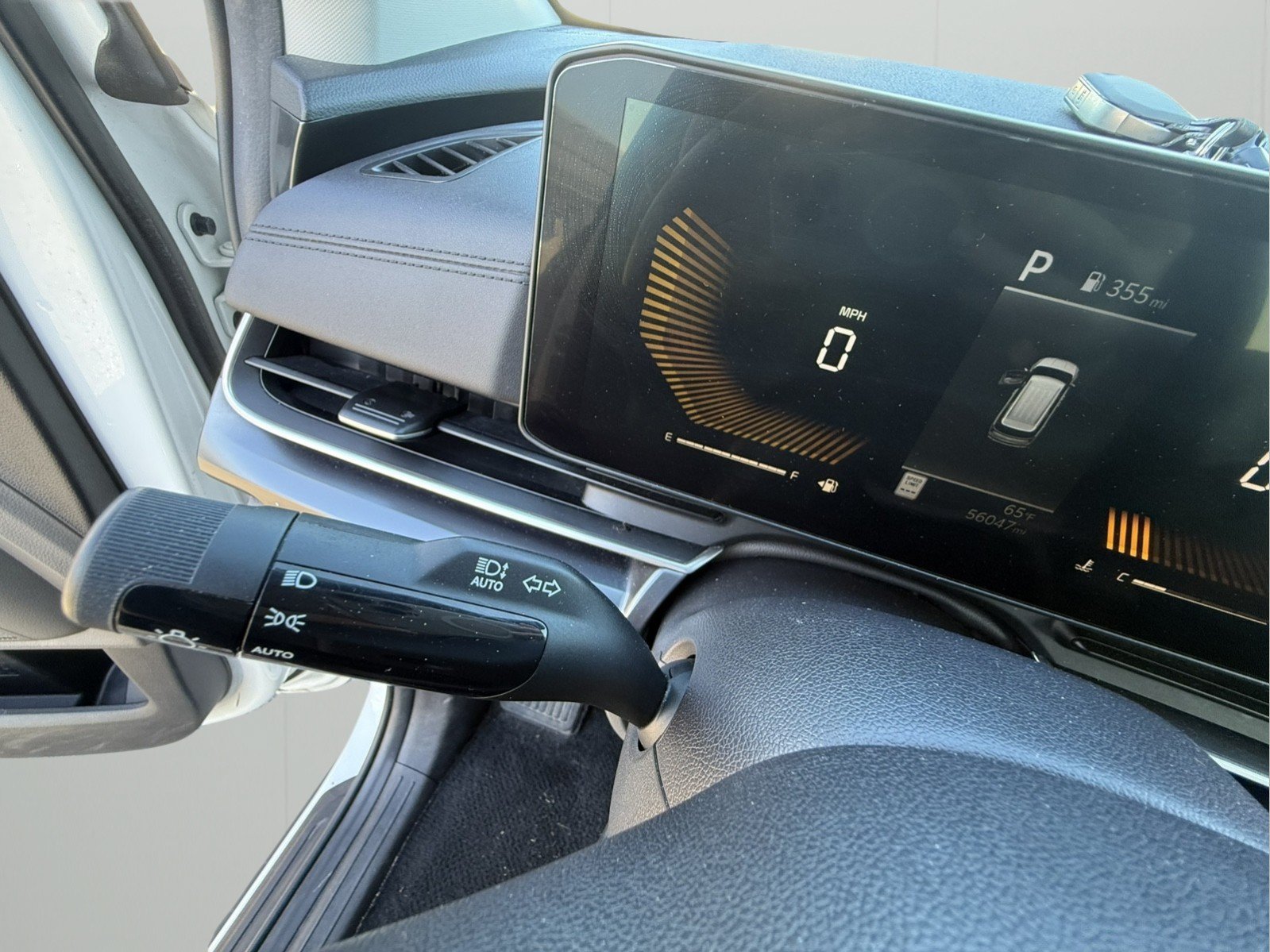 Used 2025 Kia Carnival FWD image 21
