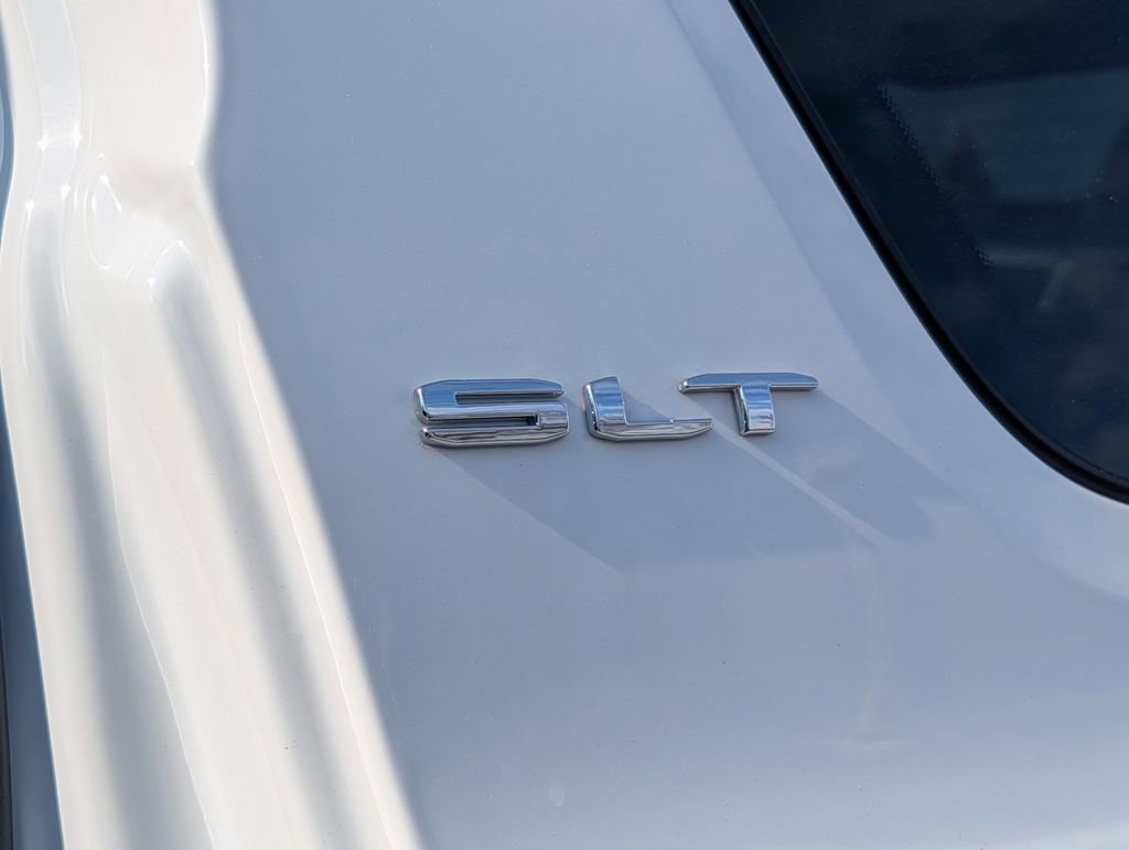 Used 2023 GMC Acadia SLT w/ Technology Package image 22