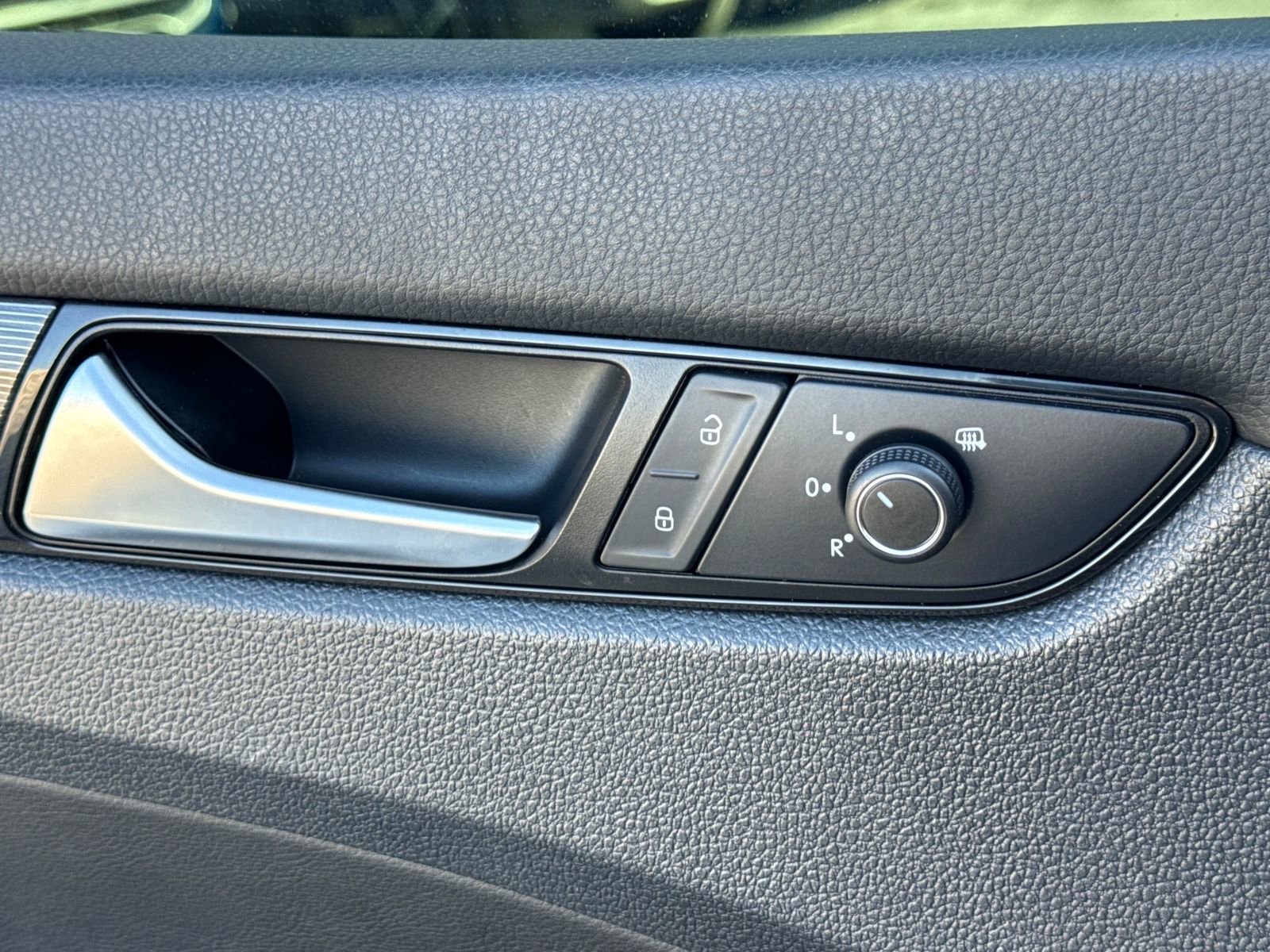 Certified 2022 Volkswagen Passat 2.0T R-Line image 19