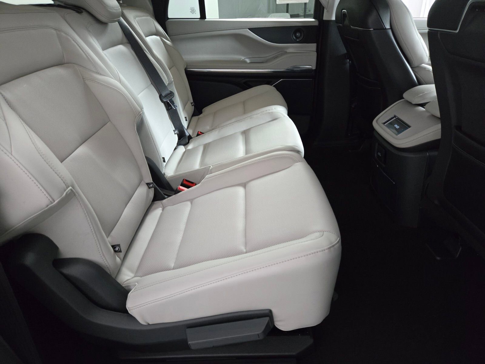 New 2026 Lincoln Navigator L Premier image 18