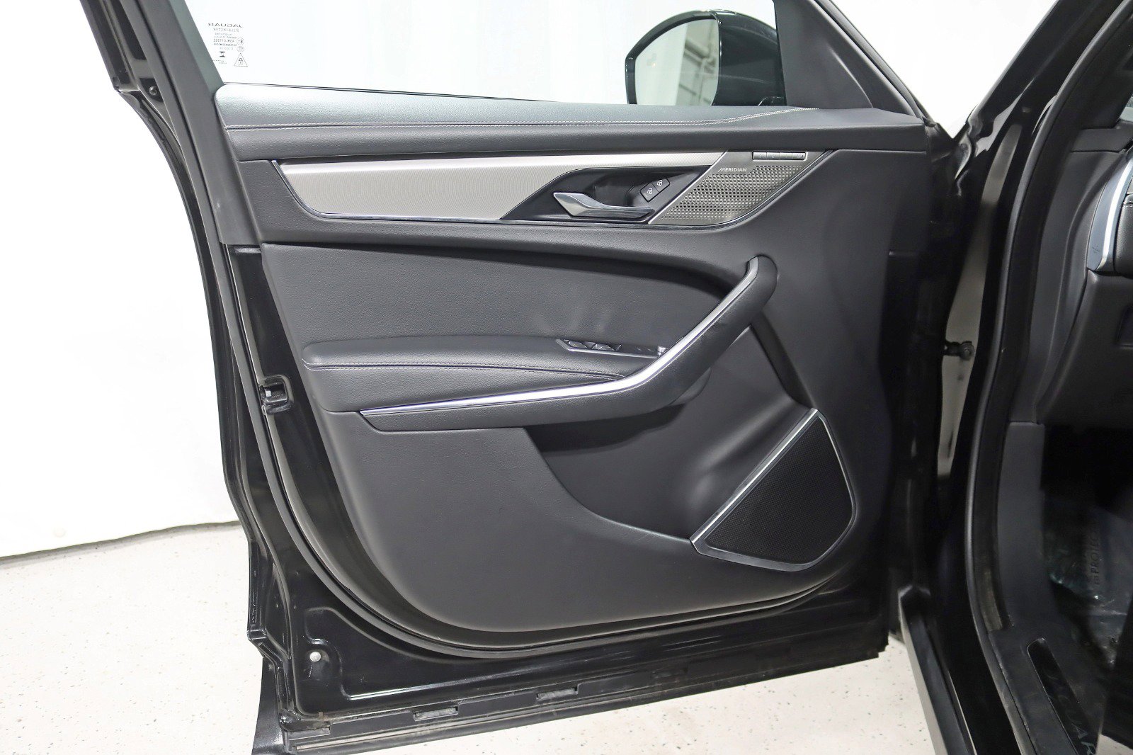 Used 2024 Jaguar F-PACE R-Dynamic S image 31