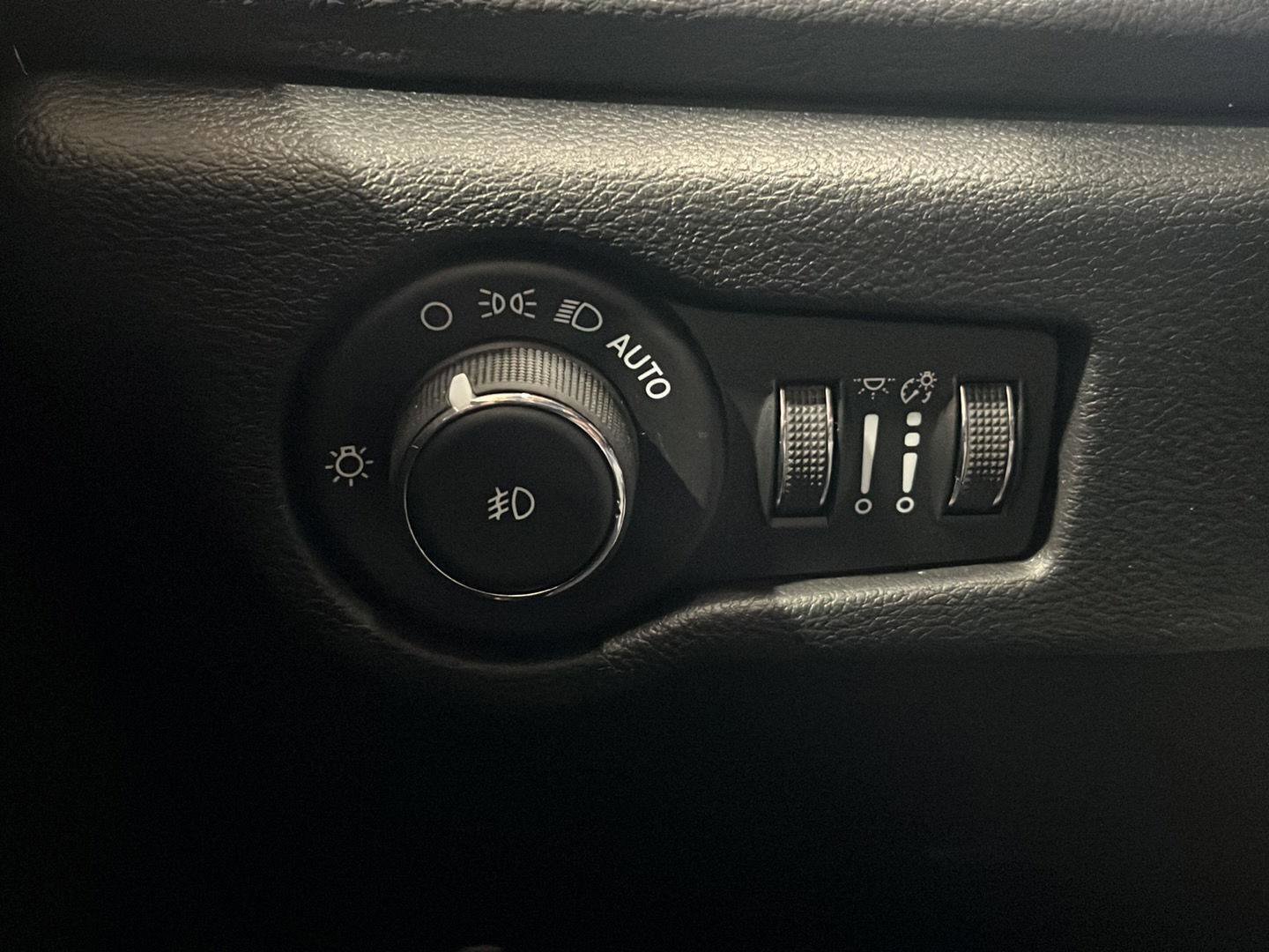 New 2026 Chrysler Pacifica Select image 9