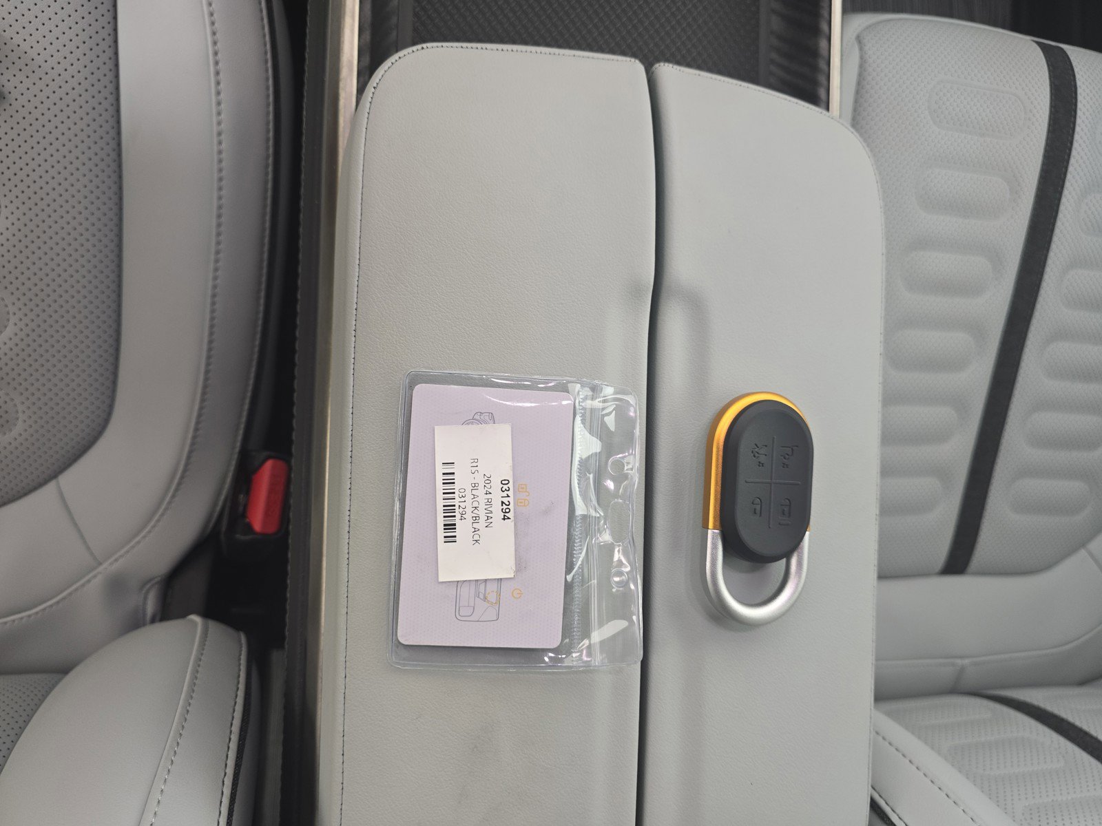 Used 2024 Rivian R1S Adventure image 31