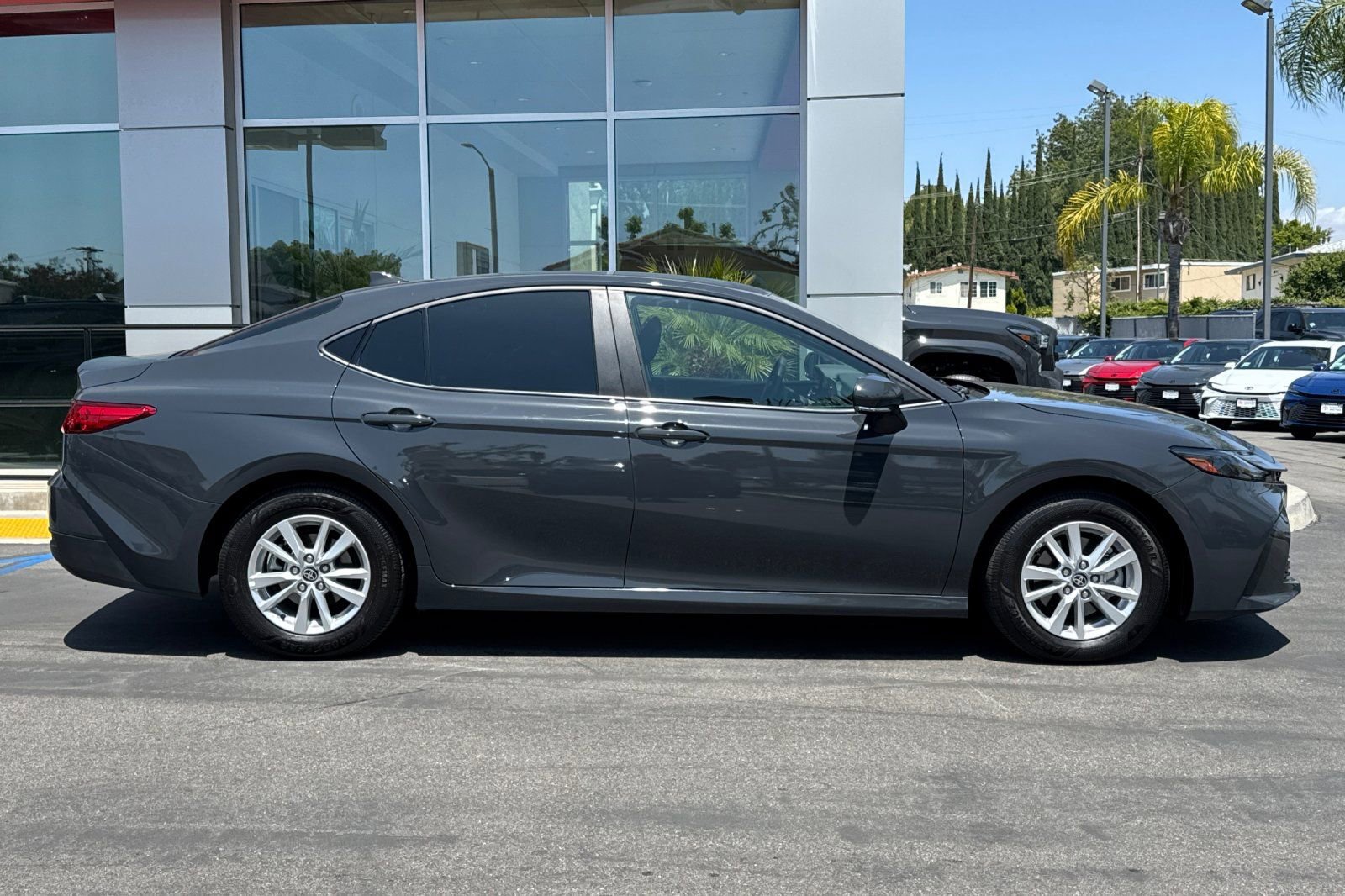 Used 2025 Toyota Camry LE FWD image 4