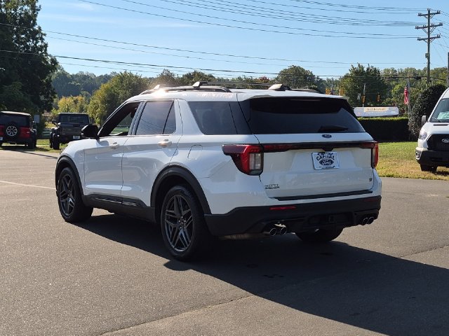 Used 2025 Ford Explorer ST AWD/4WD image 11