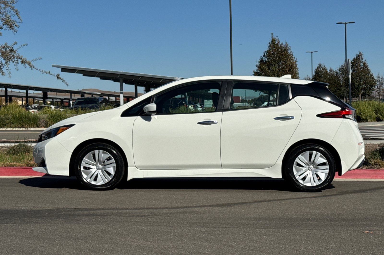 Certified 2025 Nissan Leaf S FWD image 7