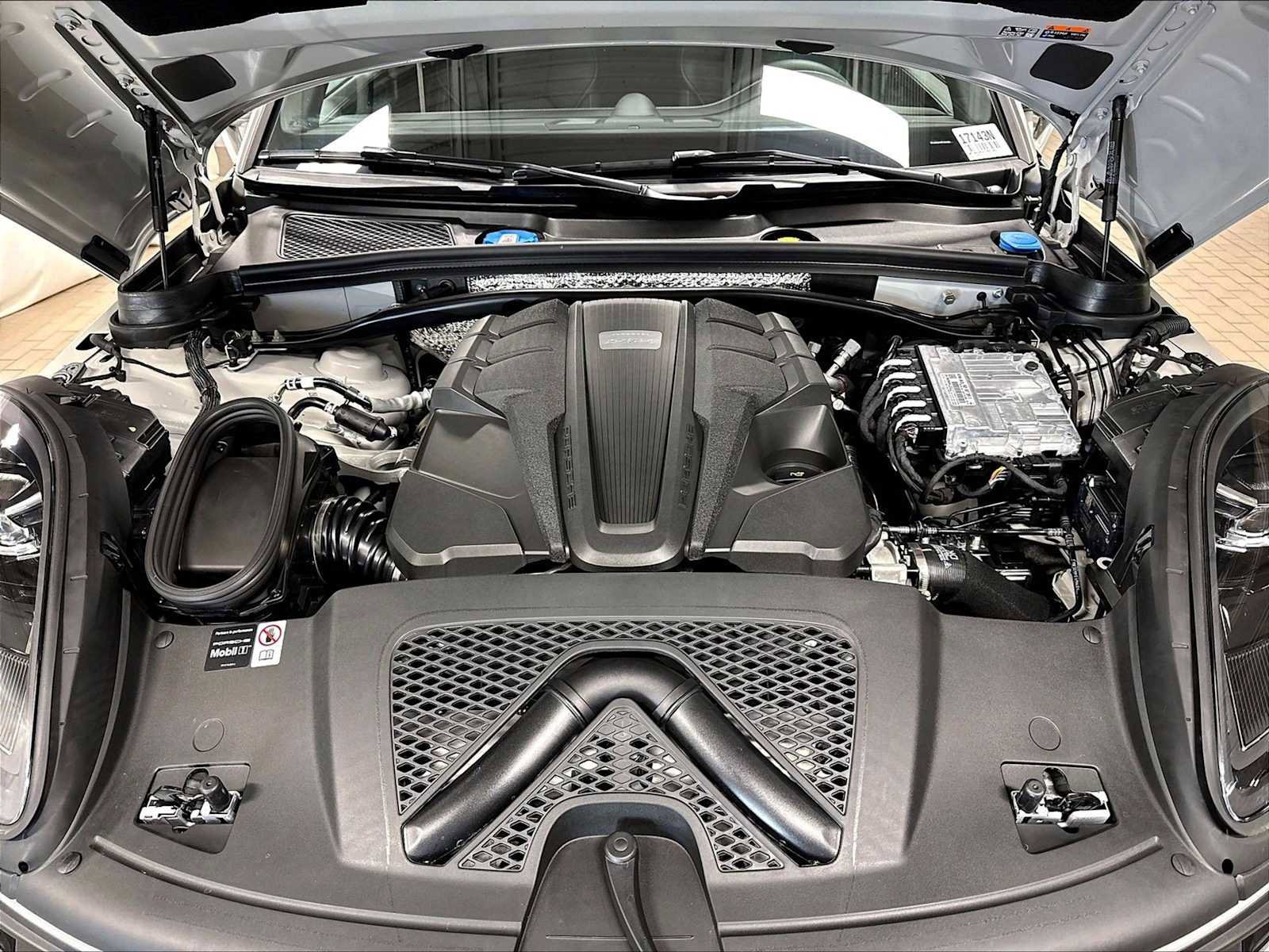 New 2026 Porsche Macan S AWD/4WD image 35