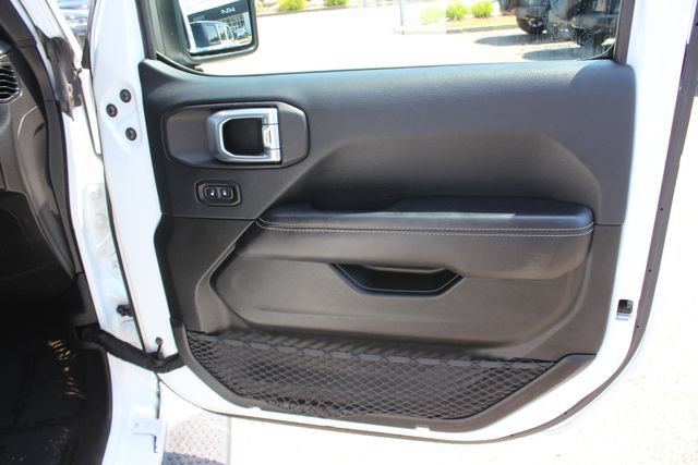 Used 2018 Jeep Wrangler Unlimited Sahara w/ Dual Top Group AWD/4WD image 59