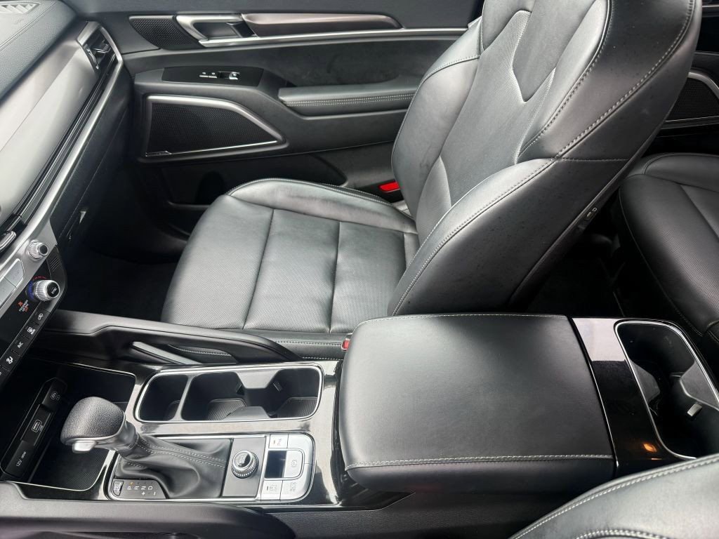 Used 2025 Kia Telluride LX image 12