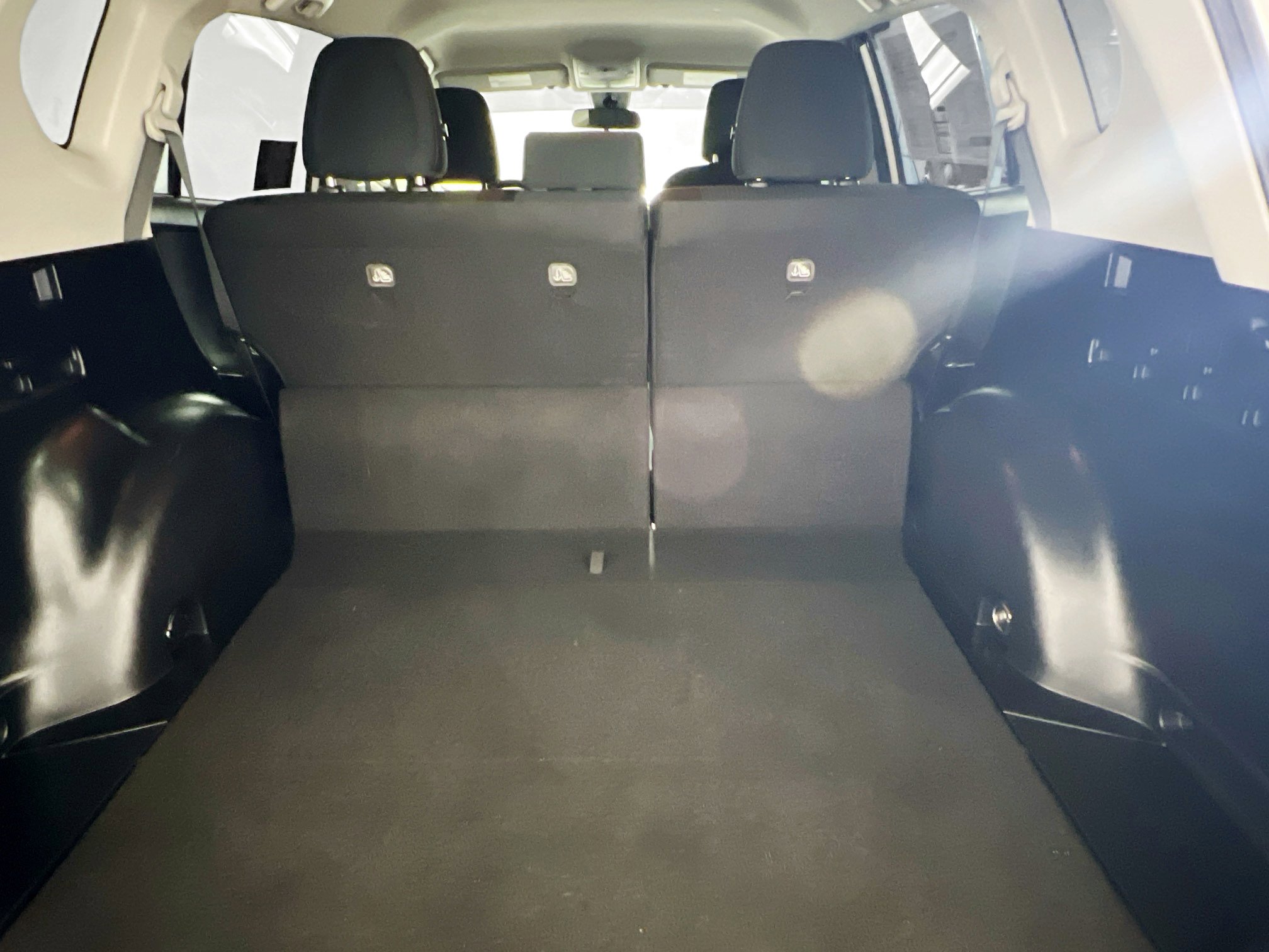 Used 2018 Toyota RAV4 LE image 31