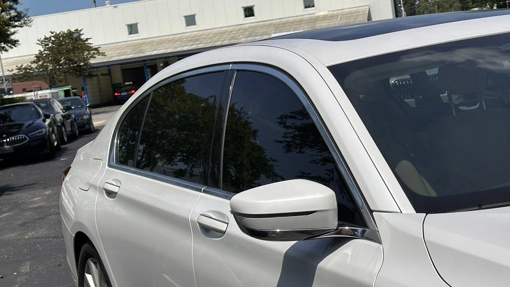 Used 2020 BMW 745e xDrive AWD/4WD image 3