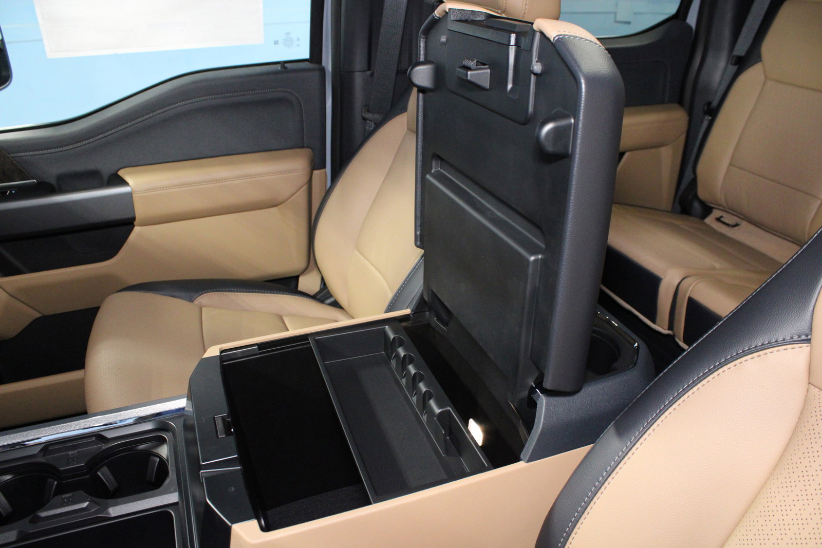 New 2025 Ford F350 Lariat w/ Lariat Ultimate Package image 19