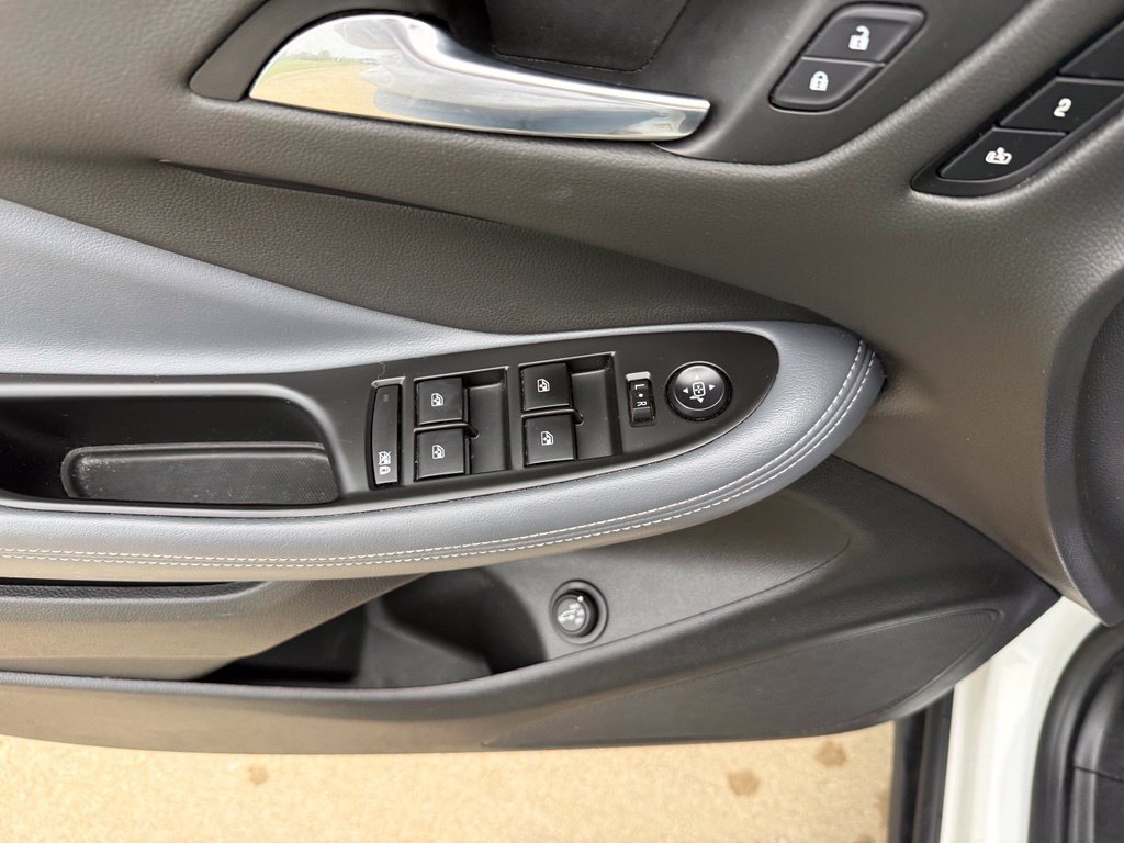 Used 2019 Buick Envision Essence FWD image 28