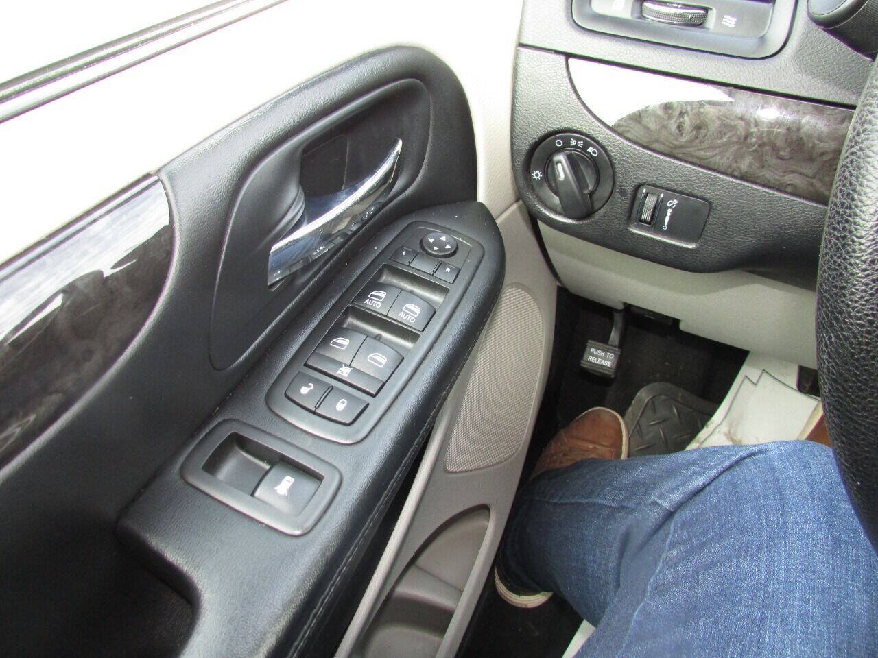 Used 2015 Dodge Grand Caravan SXT FWD image 54