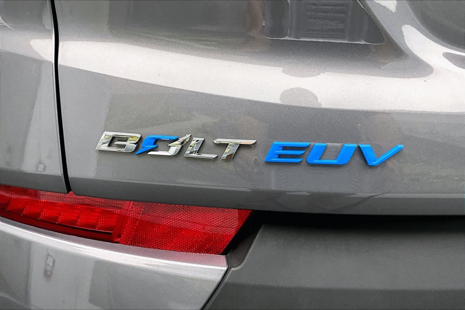 Used 2022 Chevrolet Bolt EUV LT w/ Convenience Package FWD image 30