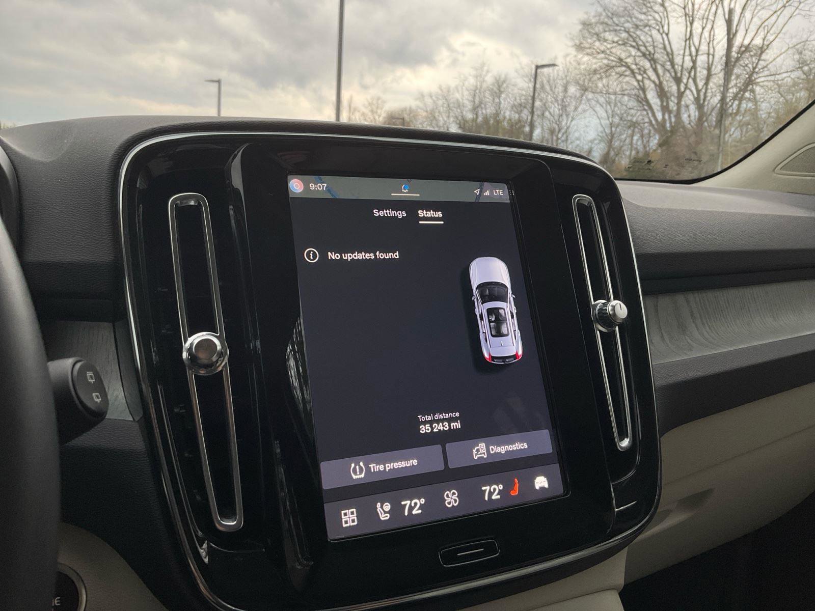 Certified 2025 Volvo XC40 B5 Plus image 27