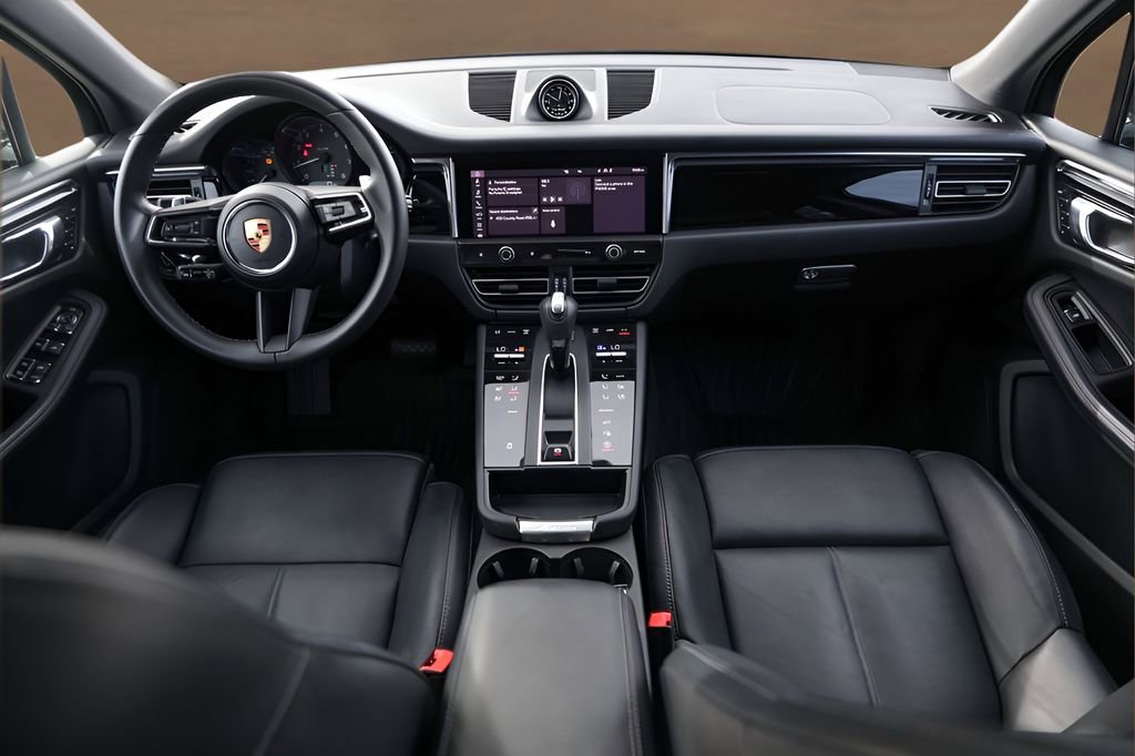Used 2025 Porsche Macan image 26