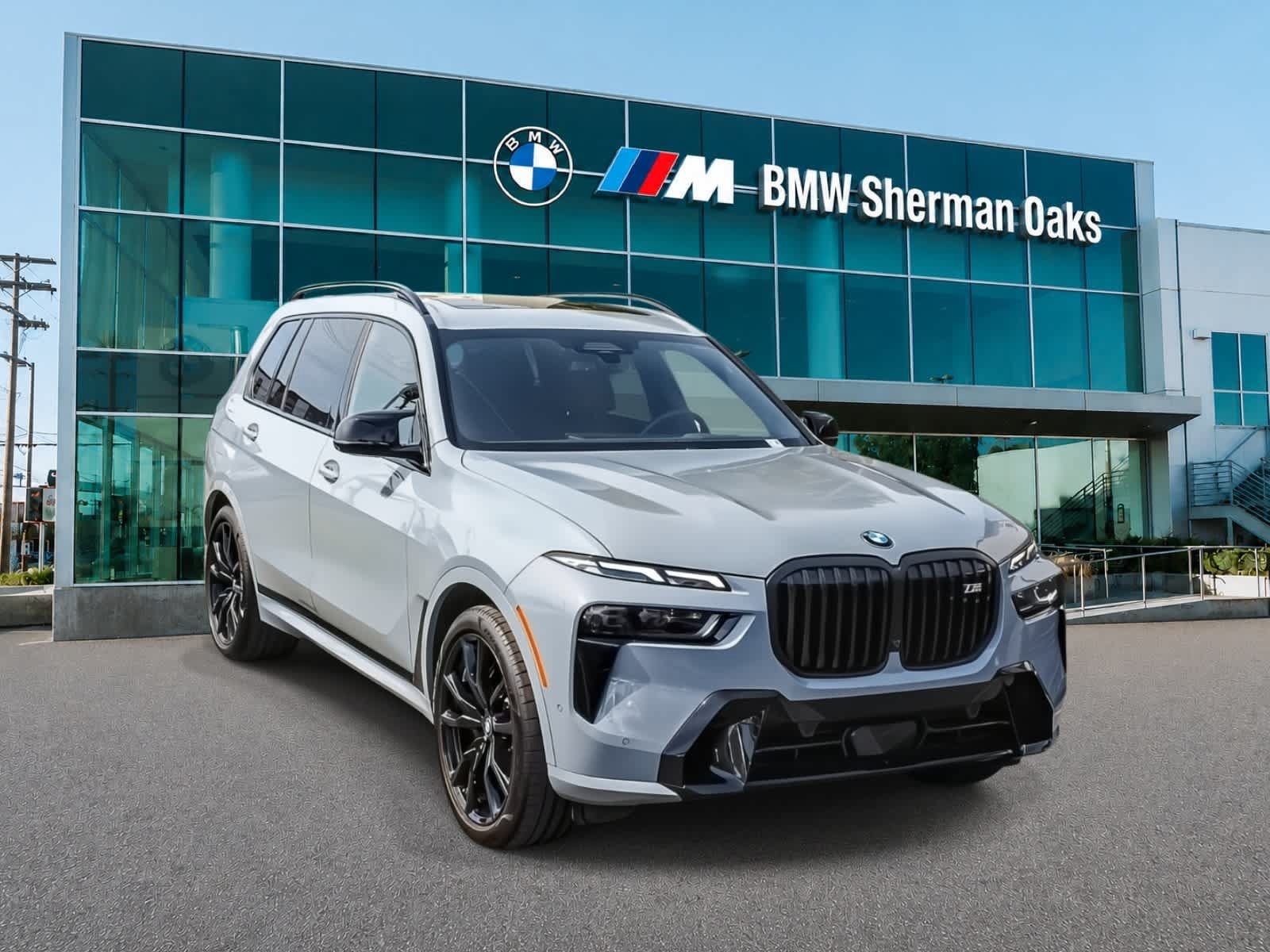 Used 2025 BMW X7 M60i AWD/4WD image 3