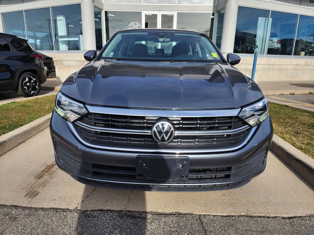 Used 2024 Volkswagen Jetta SE image 2