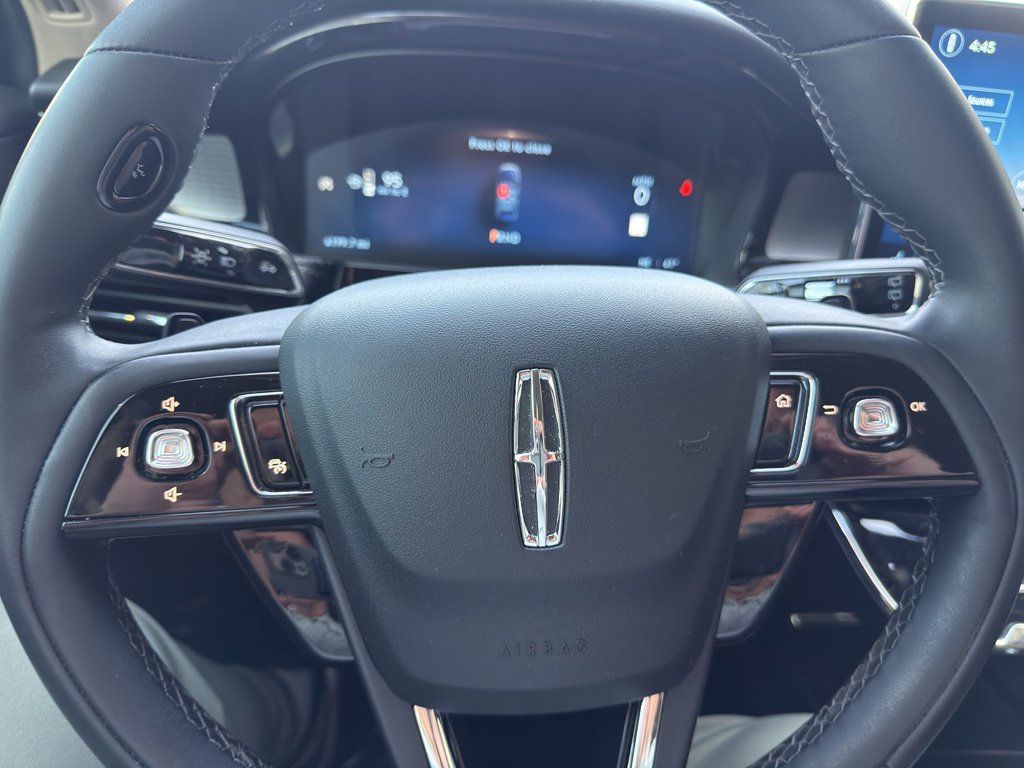 Used 2025 Lincoln Corsair AWD image 14