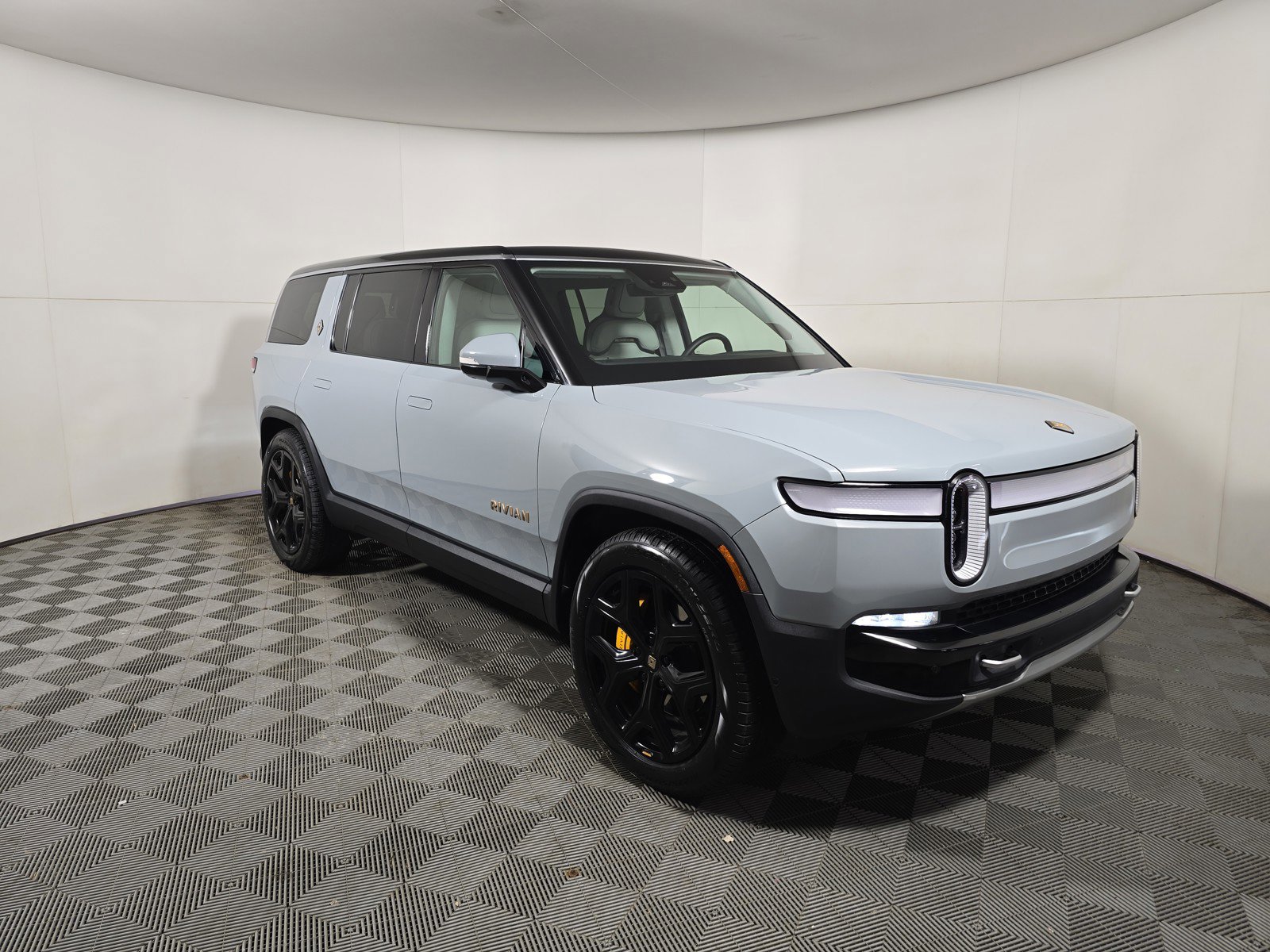 Used 2024 Rivian R1S Adventure AWD/4WD image 7