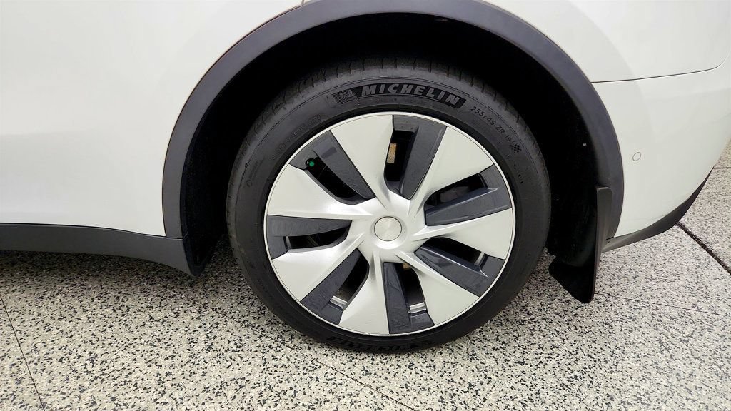 Used 2021 Tesla Model Y Long Range AWD/4WD image 9