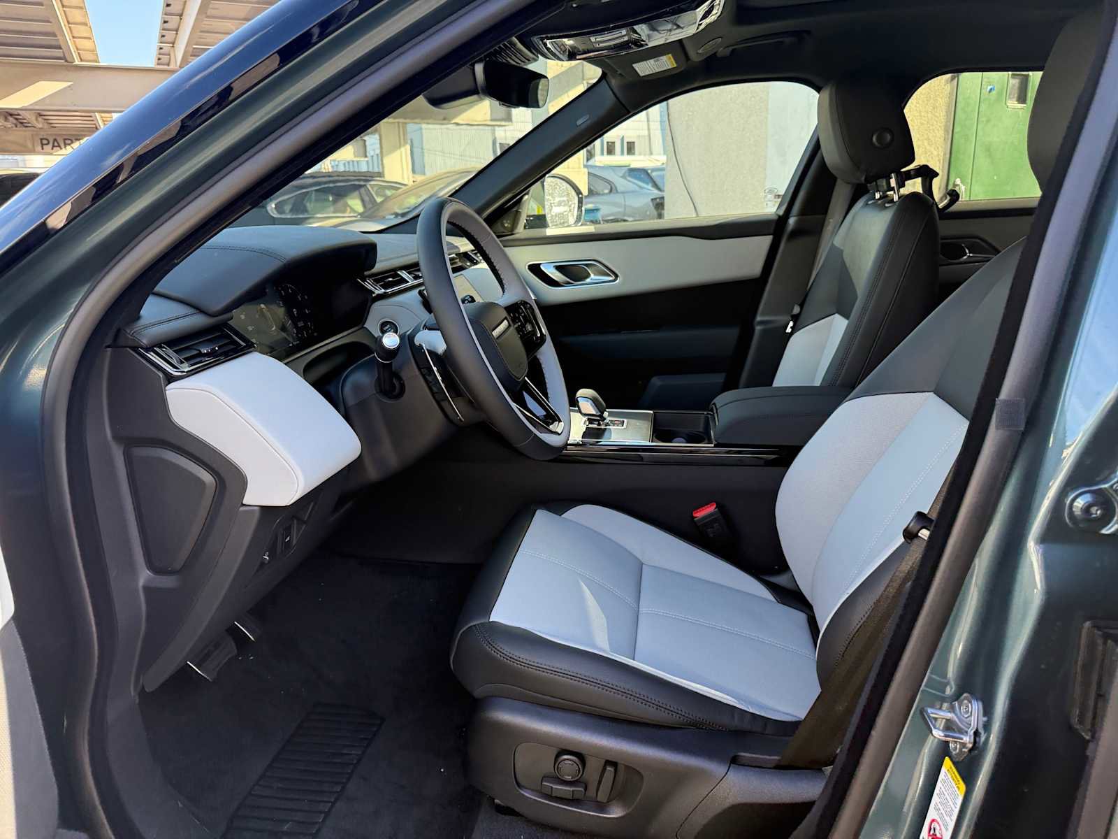 New 2026 Land Rover Range Rover Velar Dynamic SE image 17