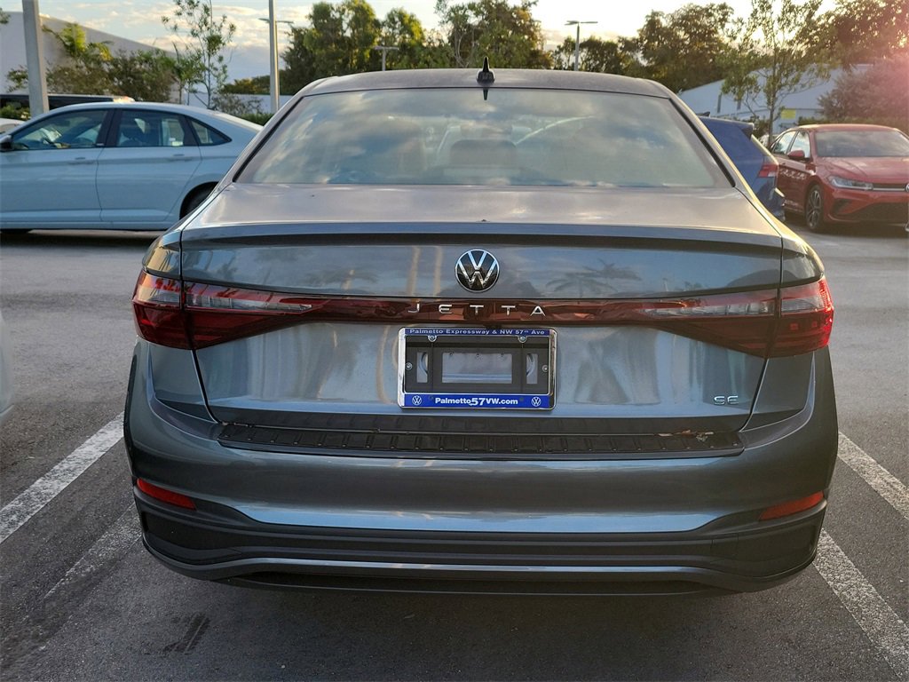 New 2025 Volkswagen Jetta SE image 4
