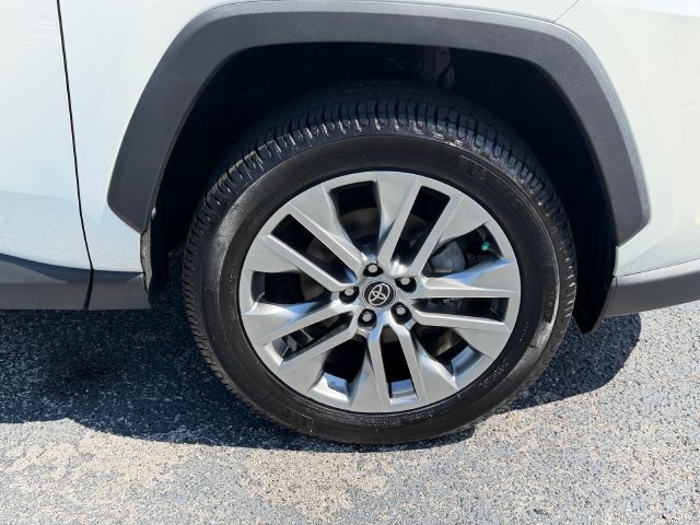 Used 2022 Toyota RAV4 XLE Premium FWD image 9