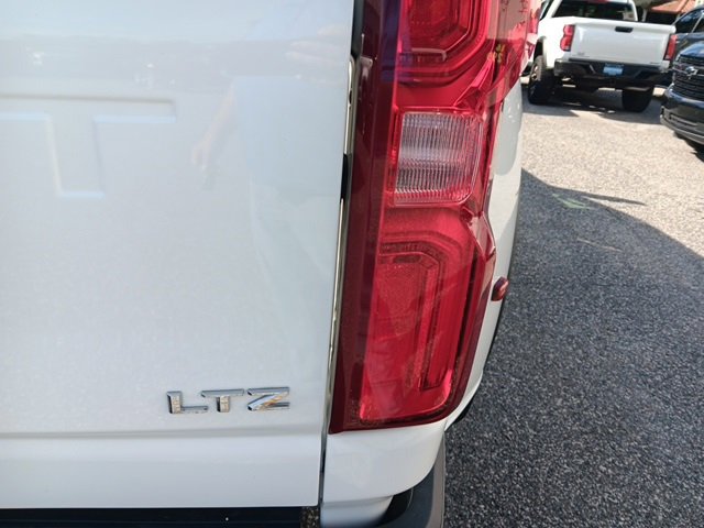 Used 2020 Chevrolet Silverado 3500 LTZ w/ LTZ Plus Package image 15