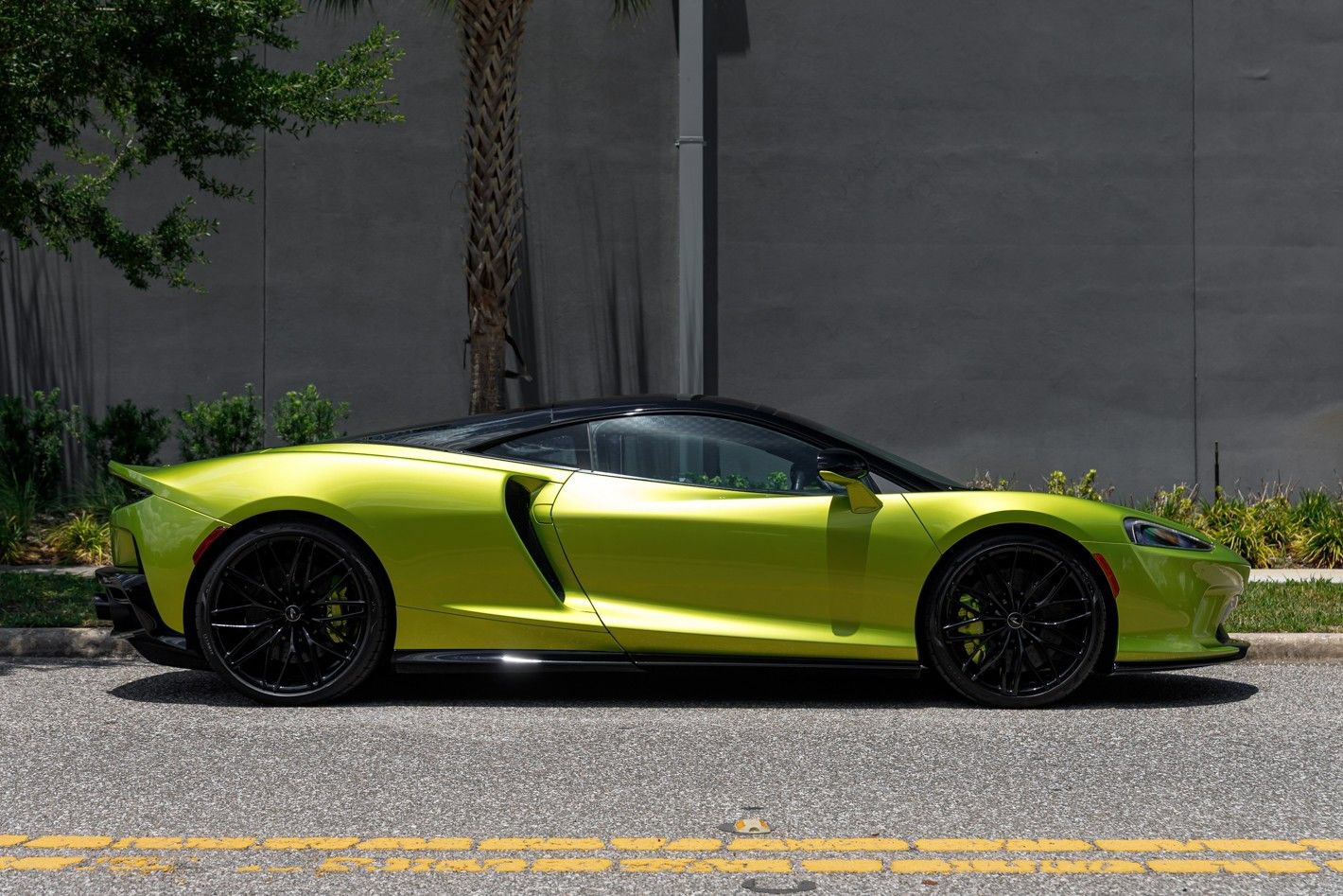 Used 2023 McLaren GT RWD image 7