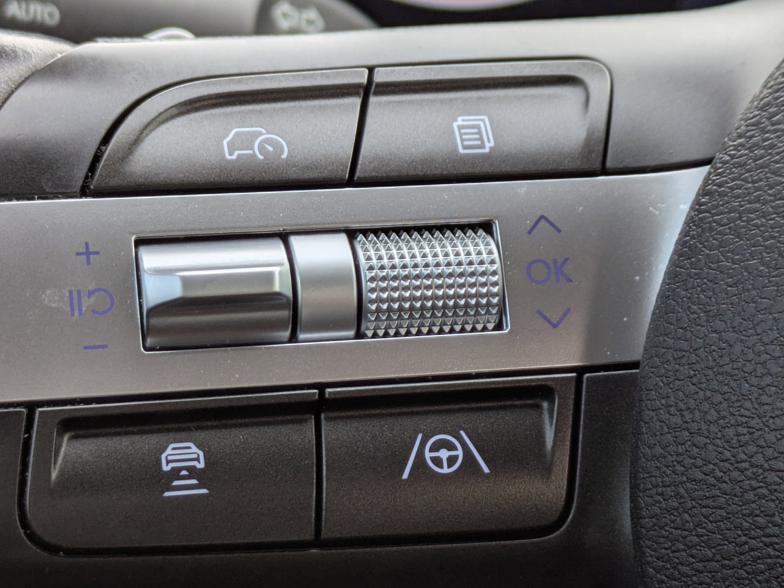 Certified 2025 Hyundai Kona SEL image 30