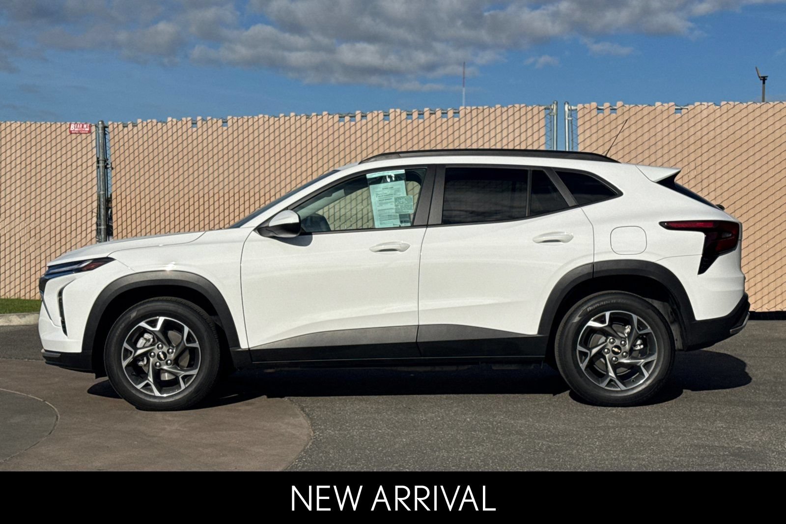 Used 2025 Chevrolet Trax LT FWD image 7