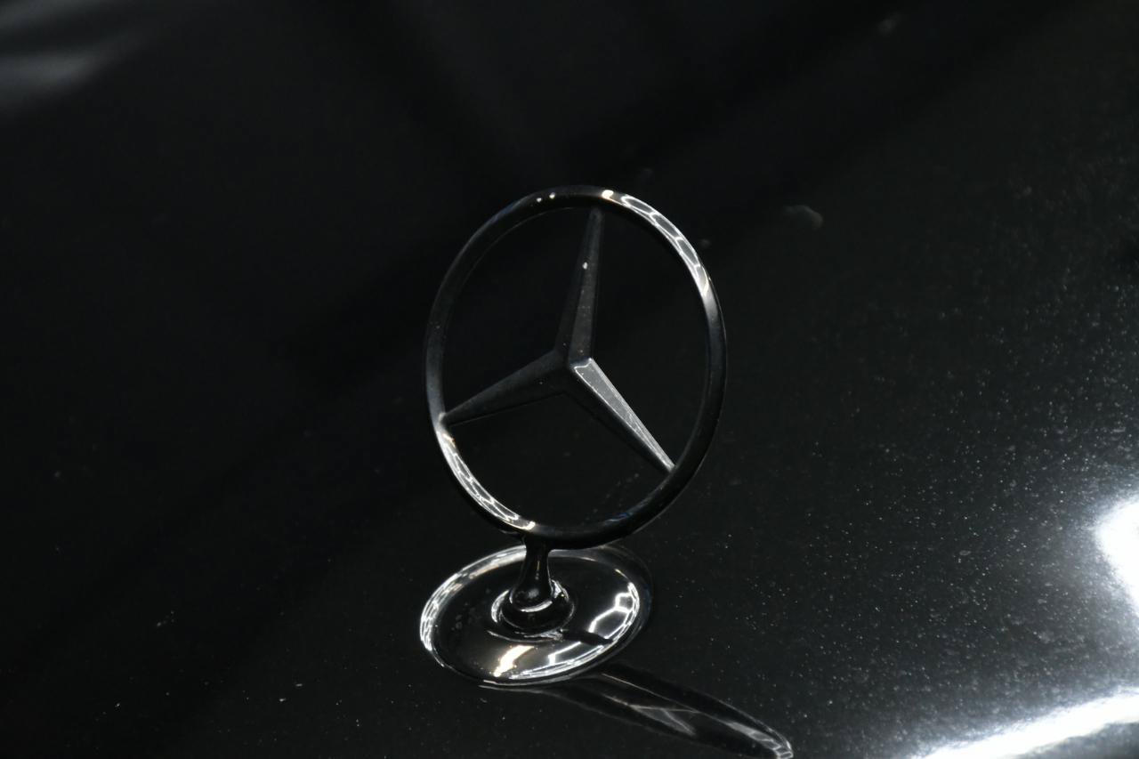 Used 2022 Mercedes-Benz S 580 4MATIC Sedan w/ AMG Line Package image 2